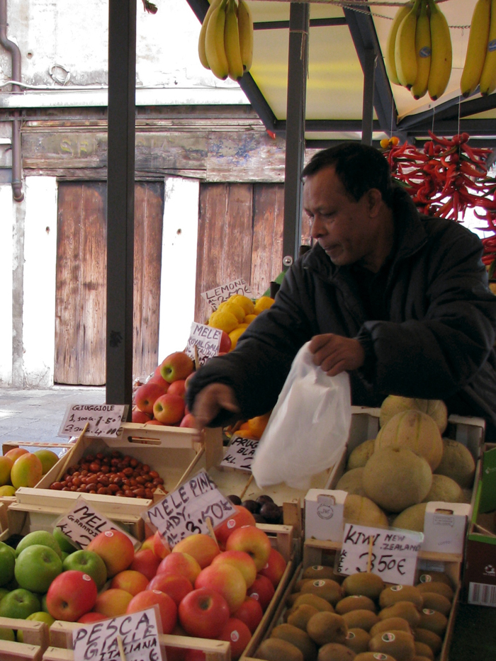 apples market italy private tours