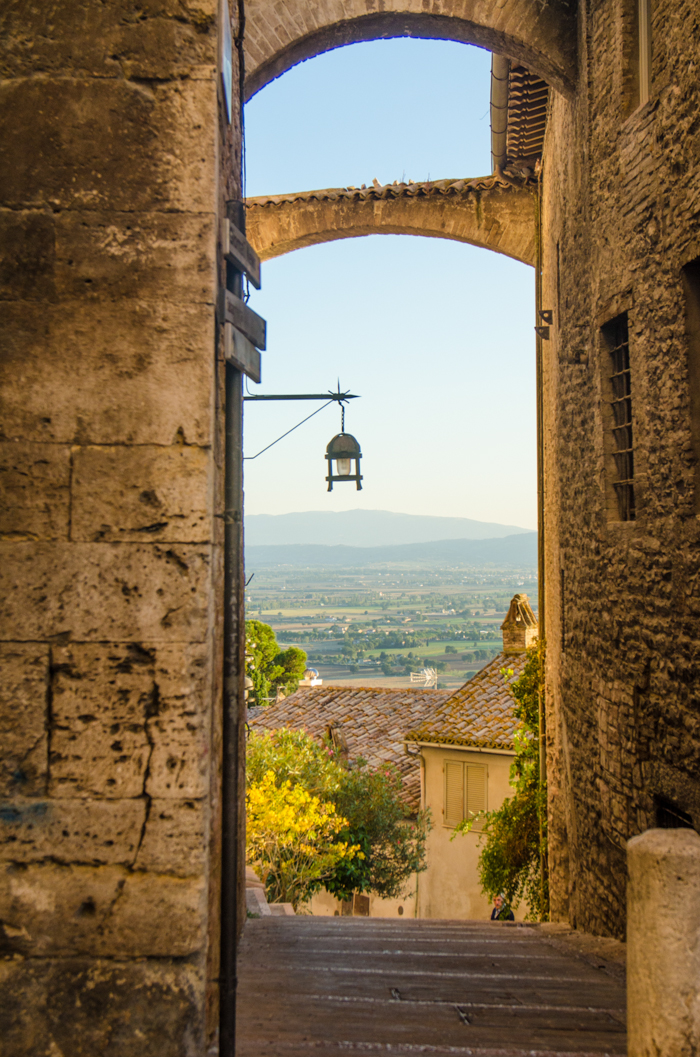 assisi view cycling tour umbria