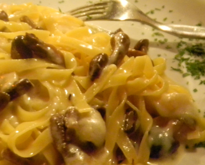 fettucine funghi regional food italy