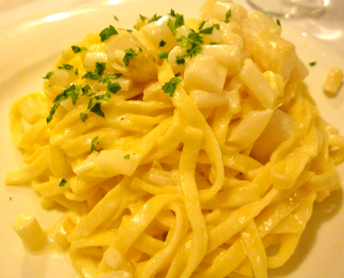 fettucini con asparagi regional food italy