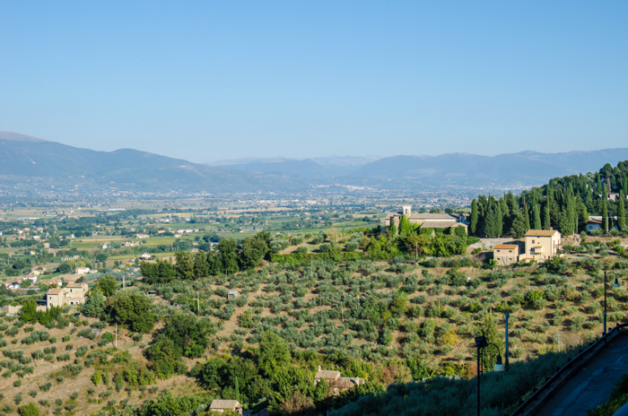 colli martani custom tours umbria bike walk